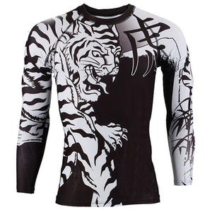 เสื้อคอมเพรสชั่นแขนสั้นสีเทาสำหรับผู้ชาย คอกลม ทรงเข้ารูป สำหรับออกกำลังกาย - Product Image 2