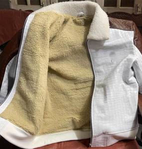 Veste pour homme en cuir de vachette gaufré et plaqué, col montant, logo frontal, pour l'hiver - Product Image 2