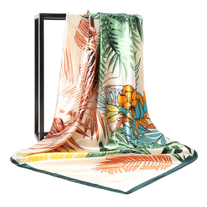Foulard en polyester de 90cm avec motif muguet rouge et rose pour la mode féminine - Product Image 2