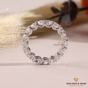 Bague en or blanc 14 carats massif pour femme, sertie de diamants ronds CVD cultivés en laboratoire, 3,50 carats au total, couleur E, clarté VVS-VS, style éternité complète - Product Image 3