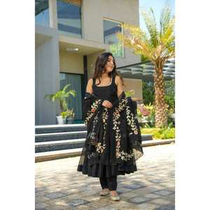 Belle fête porter haut-bas et Dupatta ensemble taille XL look élégant - Product Image 3