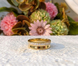 Anillo de Compromiso y Aniversario de Oro Sólido de 10K con Diamante CVD Cultivado en Laboratorio de Corte Redondo, Apilable, Certificado por IGI - Product Image 6