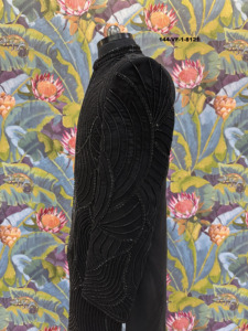 Costume Sherwani Triple Noir TR Lachka Base Noir Vortex Sculpté avec Bordures Architecturales et Broderies de Perles Brillantes - Product Image 3