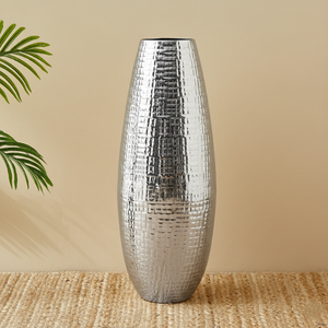 Grand vase de sol ovale en métal texturé bronze, motif croisé, fait main, résistant à la rouille, pour décoration intérieure rustique et industrielle - Product Image 2