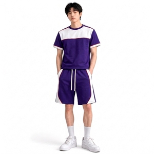 ชุดเสื้อยืดและกางเกงขาสั้นผู้ชายแบบกำหนดสีได้ แห้งเร็ว ระบายอากาศดี ผ้าถักโพลีเอสเตอร์ผสมคอตตอน 220GSM สำหรับฤดูร้อน สไตล์ลำลอง แบรนด์สั่งทำได้ - Product Image 1