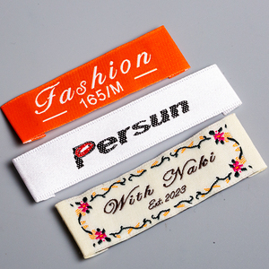 Vêtements en tissu tissé de haute qualité sur mesure avec cols pliés et étiquettes tissées - Product Image 3