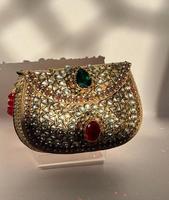 Bolso de mano hecho a mano con diseño tradicional indio, cierre de solapa, plegable, duradero, portátil, con forro de seda para bodas y eventos nocturnos.