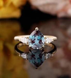 Bague de fiançailles en argent sterling 925 avec alexandrite taille poire, pierre précieuse à changement de couleur, bijoux de mariée élégants pour mariage et fête - Product Image 1