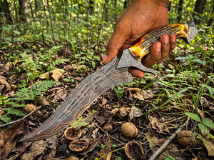 Couteau de chasse Bowie haut de gamme fait main en acier Damas cuivré, avec manche en bois de cerf et garde en cuivre, lame fixe de 10 pouces à pointe clip. - Product Image 2