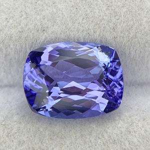 Pierre naturelle certifiée Tanzanite, taille coussin longue, avec une couleur et un éclat excellents, Zoisite naturelle, 2,15 carats, nette à la loupe - Product Image 1
