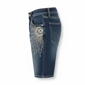 Shorts de Mezclilla con Pedrería, Proveedor de Marca Privada, Diseño de Tela Personalizado, Opciones de Acabado para Marcas - Product Image 3