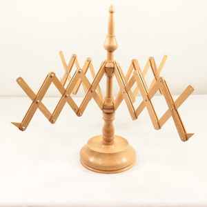 Enrollador de hilo de madera grande ajustable de 72 pulgadas, soporte para hilo, herramientas de tejer de madera para enrollar a mano y hacer bolas de hilo - Product Image 6