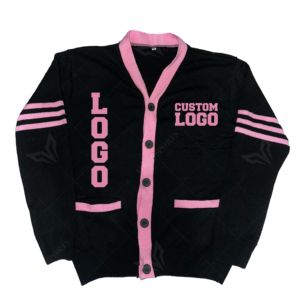 Cárdigan de punto personalizado al por mayor con bordado, estilo universitario, para mujer, informal, de cuello alto largo, con bloques de color, uniforme de punto. - Product Image 1