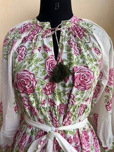 เดรสยาวแม็กซี่ลำลองลายดอกไม้พิมพ์ลายบล็อกผ้าฝ้ายคอวีแขนยาวไซส์พลัสสำหรับผู้หญิง ราคาโรงงาน - Product Image 3