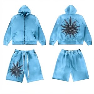 Conjunto de sudadera con capucha estilo streetwear y pantalones cortos oversize con pedrería a juego - Product Image 1