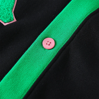 Schwarze Fleece-Varsity-Strickjacke Unisex V-Ausschnitt Strick-Winterjacke mit Grünen & Rosa Akzenten und Gestickten Griechischen Buchstaben