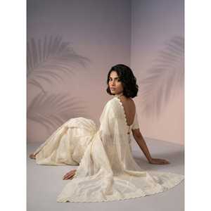 Sari en soie léger et festif Elite Weaves Pure Raspberry avec bordure brodée de sequins Leheriya et blouse pour mariages - Product Image 2