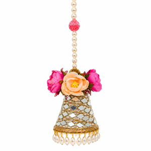 Espejo Floral Colgante con Cuentas de Perlas y Flores Artificiales para Bodas, Mehndi, Haldi y Decoración del Hogar - Product Image 1
