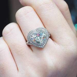Anillo Iced Jewelz de 5.20 Quilates con Corte Corazón, Chapado en Oro Amarillo de 14K, para Ella, con Certificado IGI, Gran Venta - Product Image 3