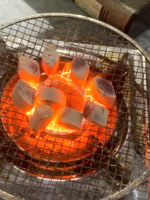 Charbon de bois de coco pour chicha, fabriqué à la machine, à faible teneur en soufre (0,06%), longue durée, 6,95 calories, fabriqué au Vietnam, briquettes de chicha en gros