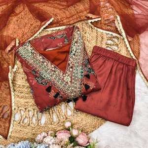 Conjunto de Traje Anarkali Étnico Premium con Tela Suave y Bordado Elegante, Ideal para Celebraciones Festivas y Fiestas Nocturnas - Product Image 3