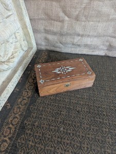 Decorative <b>Vintage</b> Style Wooden Jewelry <b>Box</b> With Resin Inlay Lid Carved Floral Design For Table Office Decor Storage container - Product Image 5