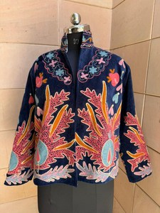 Veste en velours brodée Suzani, pièce maîtresse bohème artisanale, magnifique manteau bohème pour femme avec points de chaînette, blazer d'hiver - Product Image 3