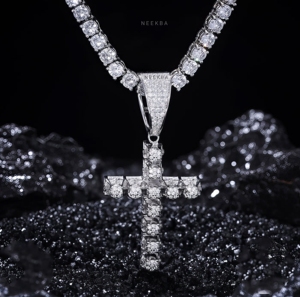 Pendentif Croix Pico Harvey - Pendentif en Argent Sterling 925 avec Diamant Moissanite, Bijou Chrétien Classique, Bijou de Foi Fait Main - Product Image 2