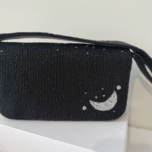 Sac à perles noir : Sac de vacances fait main avec motif lune et étoile - Product Image 1