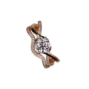 Ensemble de bagues de fiançailles en or 14 carats avec diamant rond de 2,10 carats, couleur E, VS, diamant cultivé en laboratoire, et alliance assortie incurvée de 0,12 carat - Product Image 1