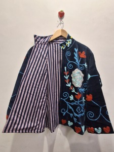 เสื้อแจ็คเก็ตสั้นปักลายซูซานีกำมะหยี่สุดฮิต ลายดอกไม้สไตล์โบโฮ พร้อมกระดุมทำมือ เสื้อแจ็คเก็ตสั้นปักลายกำมะหยี่ - Product Image 5