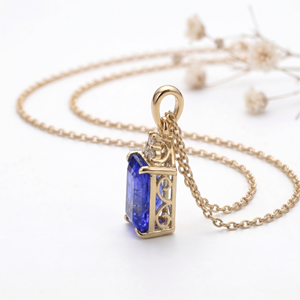 Tendances du moment : Collier en Tanzanite taille émeraude, Pendentifs et breloques raffinés en Or blanc 14K, Capricorn Ambition, Bijoux de luxe audacieux - Product Image 2