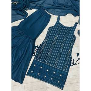 Ensemble Sharara et Dupatta pour femmes en coton brodé avec des motifs complexes - Product Image 5