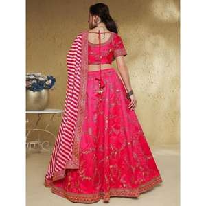 Ropa de boda de seda bordada Rosa encantadora Lehenga Choli - Product Image 3