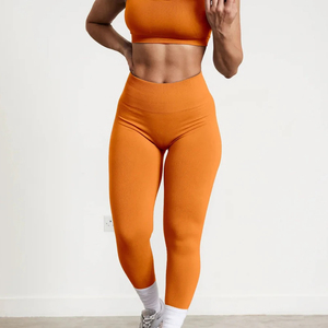 Stylish Design Seamless Yoga Set Best Price Low Moq Solid Color Latest Design Training Wear With Custom Women Yoga Wears Set - Product Image 4
