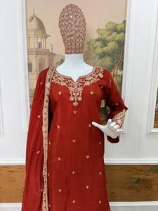 Salwar Kameez indien traditionnel rouge avec broderie dorée, longueur au sol, tenue de mariage pour femmes, polyester, coupe classique, toutes saisons - Product Image 3