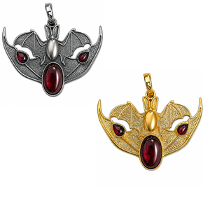 Pendentif chauve-souris grenat rouge foncé fait main en laiton, breloque créature ailée sertie, bijou statement gothique bohème unisexe - Product Image 1