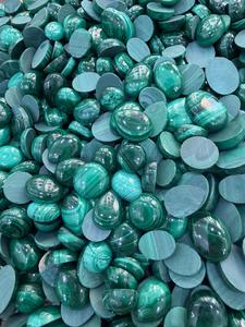 Malachite naturelle, taille calibrée, cabochon, couleur verte, pierre précieuse à prix abordable, vente en gros de pierres précieuses - Product Image 3