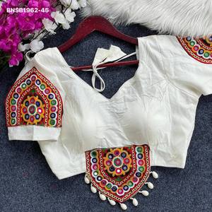 Collection de blouses pour festivals en coton magique avec broderie style Gamthi, patchwork et bordure en dentelle Kodi – Fournisseur d'Inde - Product Image 3