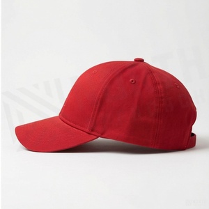 Gorra de Béisbol Roja de 6 Paneles con Logotipo Bordado Geométrico en el Panel Frontal, Unisex, Casual, Ajustada - Product Image 3