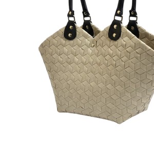 Artisan Woven Plastic <b>Handbag</b> And Handmade Bag Beautiful Scalloped Motif <b>Cream</b> Ladies Casual Shoulder Tote - Product Image 3