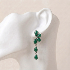 Pendientes Colgantes de Plata de Ley 925 Hechos a Mano con Ónix Verde Natural, Venta al por Mayor, Diseño Único Bohemio en Forma de Lágrima con Racimo de Piedras Preciosas - Product Image 4