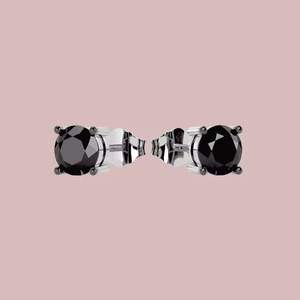 Boucles d'oreilles classiques en diamant noir, argent sterling 925, serti à quatre griffes, coupe ronde, solitaire, bijoux pour homme et femme - Product Image 1