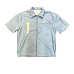 เสื้อเชิ้ตฮิปฮอปหนัง PU สำหรับผู้ชายแขนสั้นผ้าสักหลาดกันยับออกแบบได้ตามต้องการสำหรับ2024 - Product Image 5