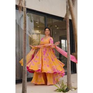 ชุดแฟนซีสำหรับผู้หญิงและชุด dupatta พร้อมงานปักลำดับที่สง่างาม - Product Image 1