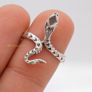 Anillo Envolvente de Plata de Ley 925 Sólida con Textura de Serpiente y Acento de Nácar Negro, Joyería Fina al por Mayor, Memoria Jewels - Product Image 2