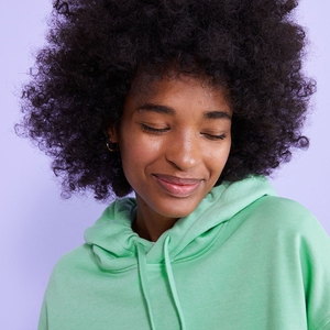 Sweat à capuche pour femme de qualité supérieure, personnalisable avec logo, en coton bambou éponge, vente en gros - Product Image 2