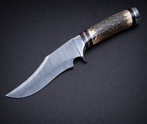 Couteau artisanal en acier Damas avec manche en bois de cerf - Product Image 1