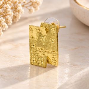 SOUMYA CREATIONS - Pendientes de Mujer Modernos de Latón Hechos a Mano con Baño de Oro y Diseño de Concha de Mariposa y Perla de Rajasthan - Product Image 4
