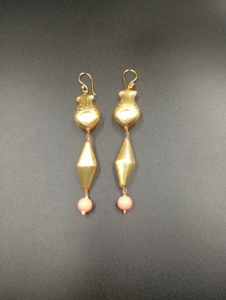 Boucles d'oreilles créoles géométriques plaquées or, imitation perle corail, bijoux vintage pour femmes, design nœud papillon - Product Image 3